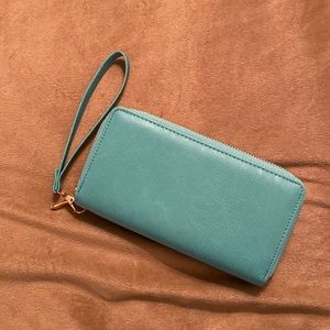 Wristlet/wallet. Green. New and never used.